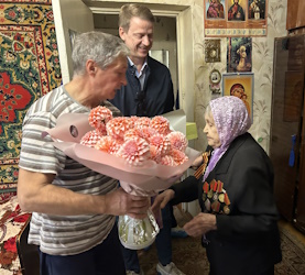 Максим Самсонов поздравил ветерана Великой Отечественной войны с днем рождения